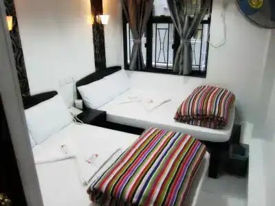 Traveller's Hostel - 10