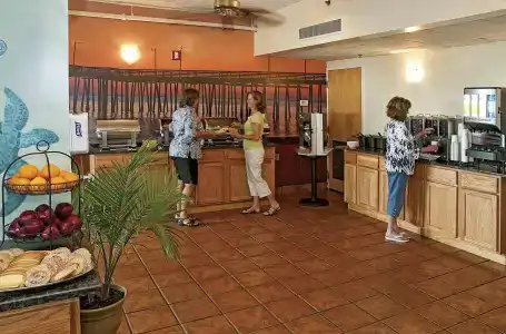 Ramada Plaza by Wyndham Virginia Beach - 32
