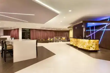 DoubleTree by Hilton Toronto Airport West - 18