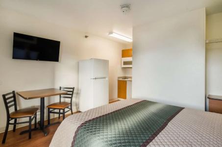 HomeTowne Studios by Red Roof Denver - Glendale/ Cherry Creek - 25