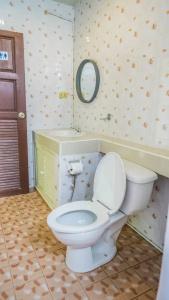 The One Apartment Bangsaray by RoomQuest - 64