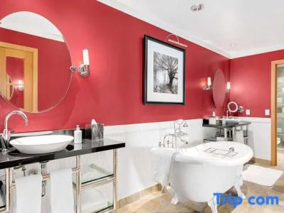 The Edgewater, a Noble House - 221