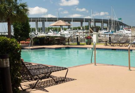 Courtyard Charleston Waterfront - 16