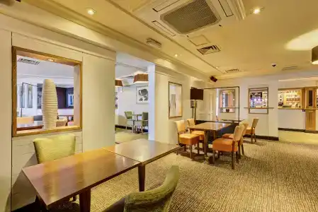 Premier Inn Putney Bridge - 12