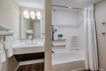 TownePlace Suites by Marriott Indianapolis Airport - 52