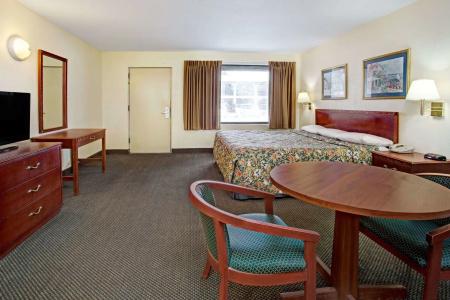 Ocean Breeze Inn - 2