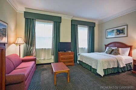 Clarion Pointe - 4