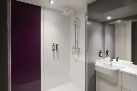 Premier Inn Pacific Quay - 31