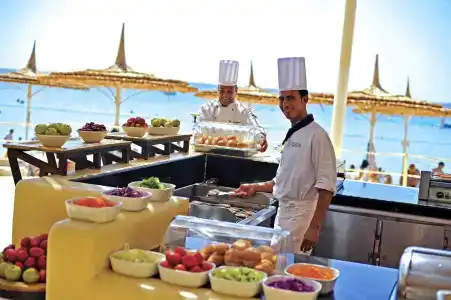 Reef Oasis Beach Resort - 9