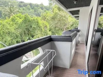 Nr Nanai Patong - 102