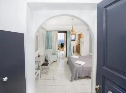 Pefkides Aegina Boutique - 14