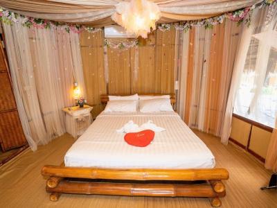 Paree Hut - 38