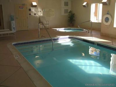 Hampton Inn & Suites - 13