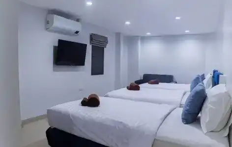 Silla Patong Hostel - 43
