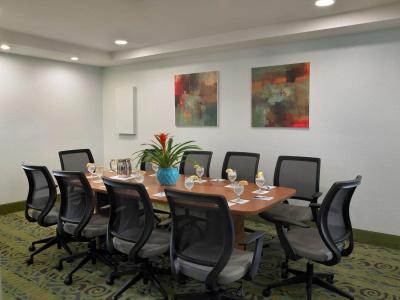 Best Western Plus Atlantic Beach Resort - 21