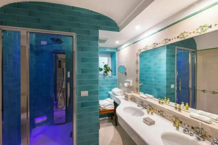 Eden Roc Suites - 354