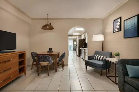 Holiday Inn & Suites, An Ihg - 135