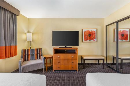Best Western Plus Thunderbird Suites - 42
