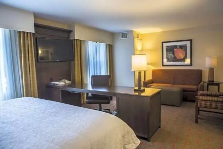 Hampton Inn & Suites - 66