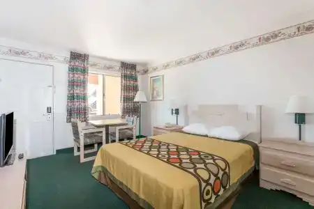 Super 8 by Wyndham - 2