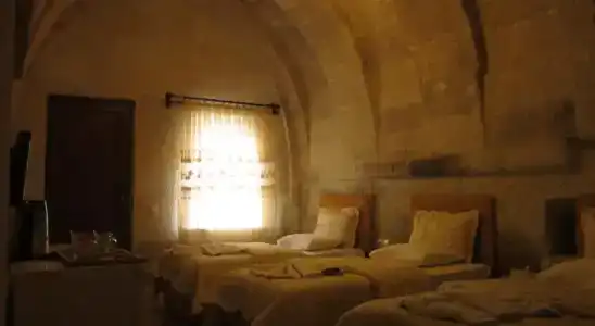 Falcon Cave Suites - 9