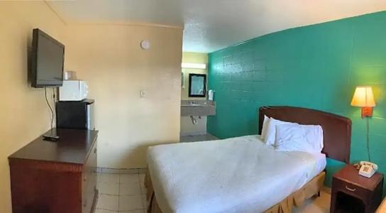 Pinn Road Inn and Suites Lackland AFB and Seaworld - 17