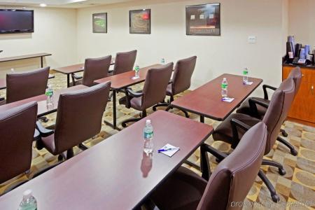 Holiday Inn Express Maspeth, An Ihg - 11