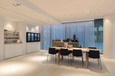 Premier Suites Plus Rotterdam - 12