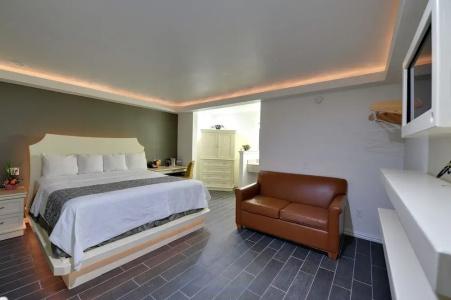 Romantic Inn & Suites - 56