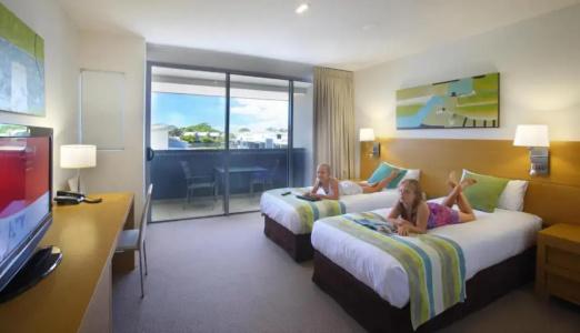 Ramada by Wyndham - 16