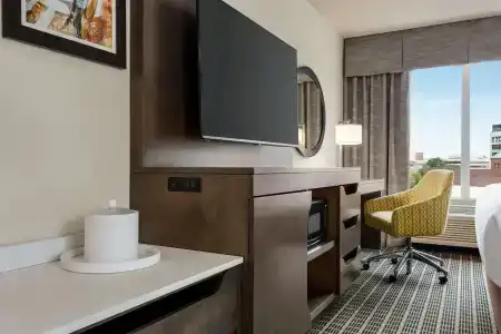 Hampton Inn & Suites-Downtown-Riverplace - 2