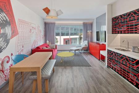 Radisson Red Dubai Silicon Oasis - 54