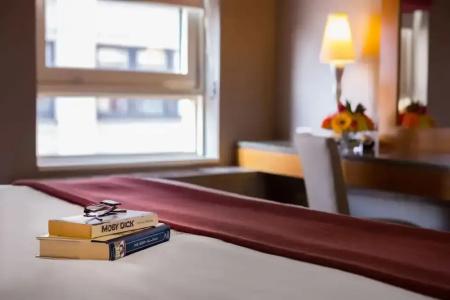 Giraffe by Library Hotel Collection - 105