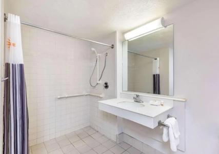 La Quinta Inn By Wyndham West - 21