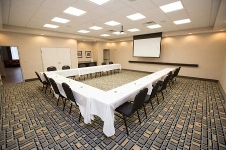 Hampton Inn & Suites Airport - 41