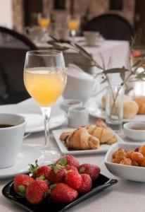 Karavia Lux Inn - 9