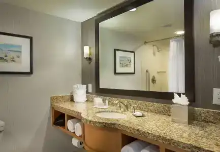 Courtyard by Marriott Fort Lauderdale Beach - 9