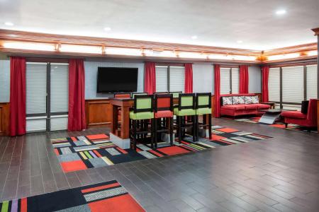 Days Inn & Suites by Wyndham - 2