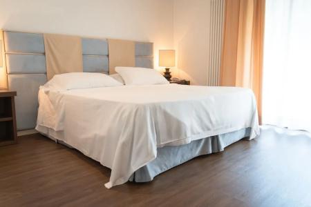Universal Terme - 41