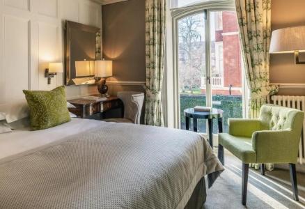 11 Cadogan Gardens & - 55