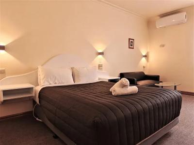 St Georges Motor Inn - 72