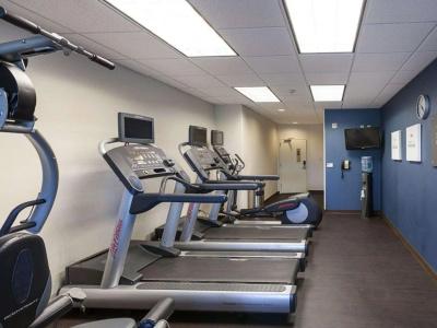 Comfort Suites Medical Center Near Six Flags - 24