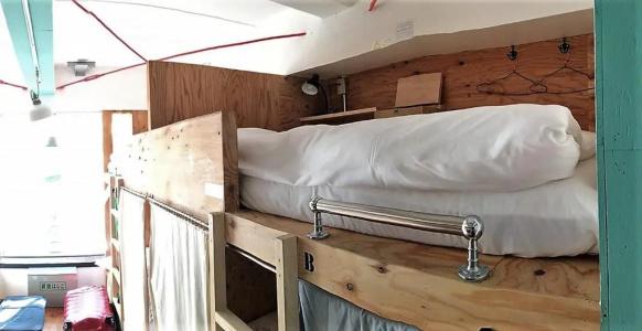 Hostel bedgasm - 14