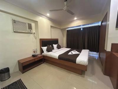 Lucky Goregaon - 17