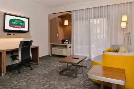 Courtyard by Marriott Dallas Northwest - 39