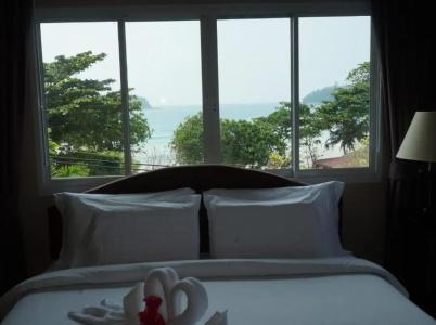 Kata Beachwalk and Bungalows - 44