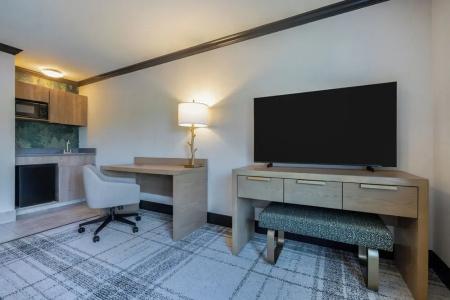 DoubleTree by Hilton - 85