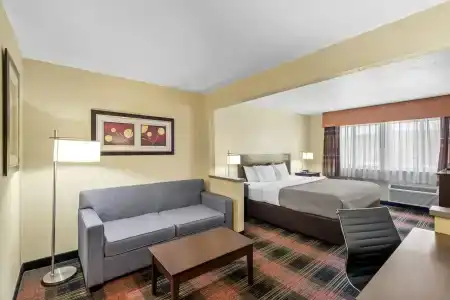 Quality Inn & Suites Airport - 64