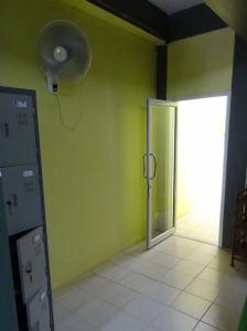Hugs Guesthouse - 9