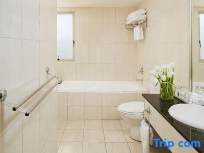 Rydges - 215